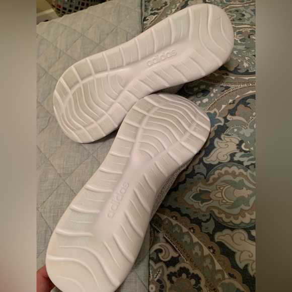 Like New Women’s Adidas Cloudfoam Sneaker - Picture 14 of 15